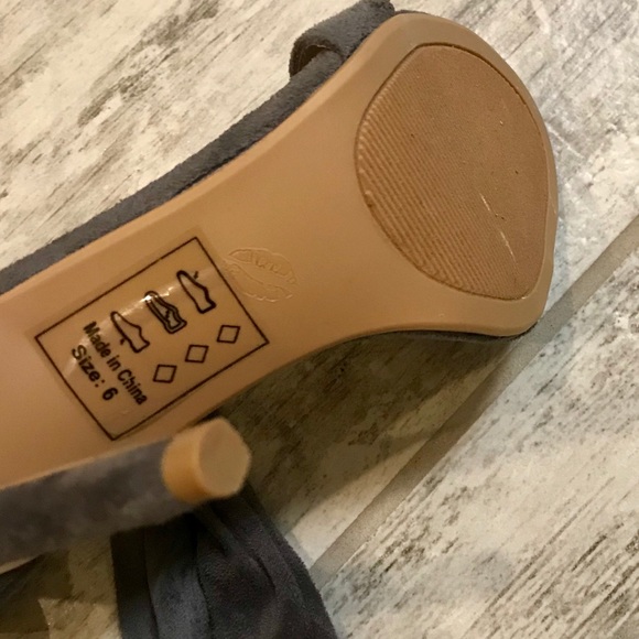 Vici collection wrap around grey heels Sz 6 - Picture 4 of 7